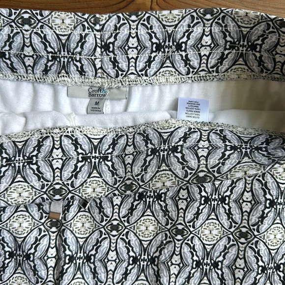 💖Croft & Barrow grey,black and white short skirt with attached shorts. - Picture 5 of 6